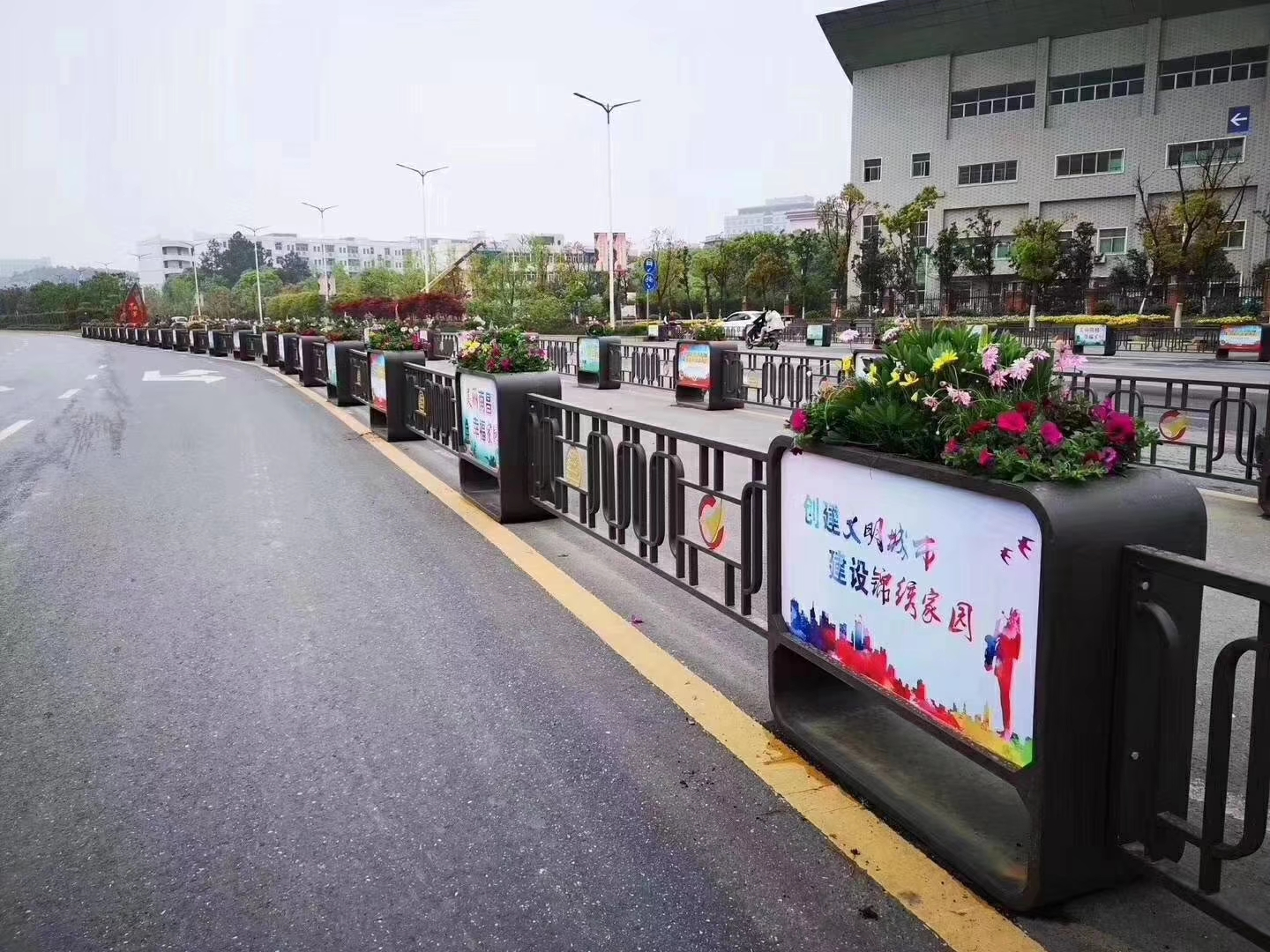 九江道路隔離花箱